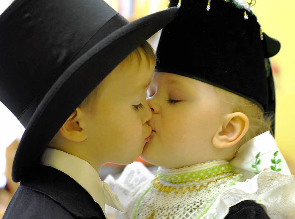 Brauchtum: Sorbische Vogelhochzeit im Kindergarten von Crostwitz bei Bautzen. Brauchtum: Sorbische Vogelhochzeit im Kindergarten von Crostwitz bei Bautzen.