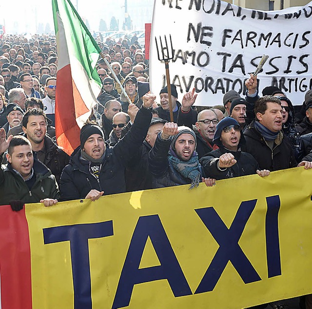 Taxifahrer streiken in Turin.   | Foto: DPA