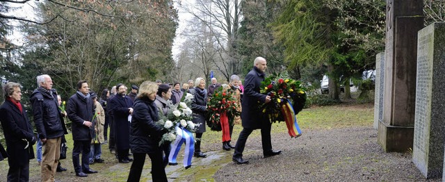 Krnze zum Gedenken an die NS-Opfer wu...gestern am Bergfriedhof niedergelegt.   | Foto: Gerhard Walser