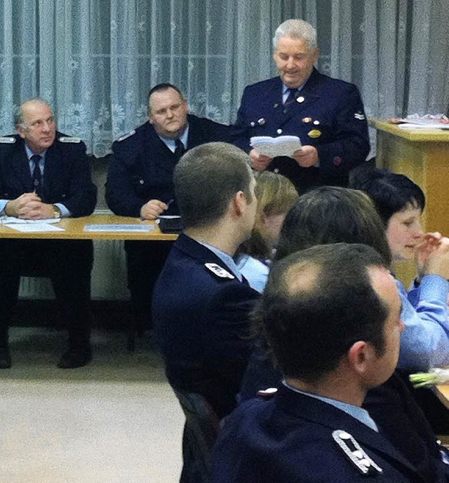 Der Haltinger Kommandant Reinhold Utke...ammlung der Trebbiner Feuerwehr teil.   | Foto: Schulze