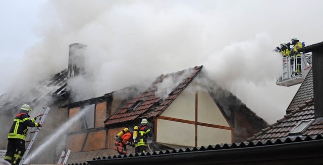 Ein Schopf in Pfaffenweiler hat Feuer gefangen.  | Foto: Patrick Seeger