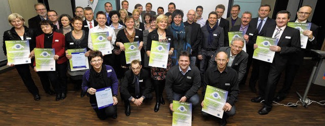 Die Teilnehmer der Aktion Service-Pro...Geschftsfhrer Johann Beck (rechts).   | Foto: Juri junkov