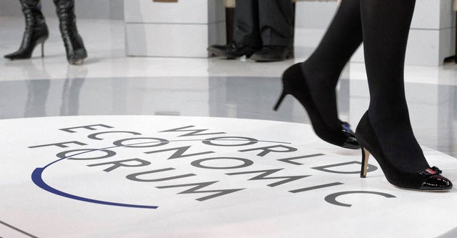 Eleganz beim Davoser Weltwirtschaftsfo...kelschuhe allerdings eher hinderlich.   | Foto: DPA