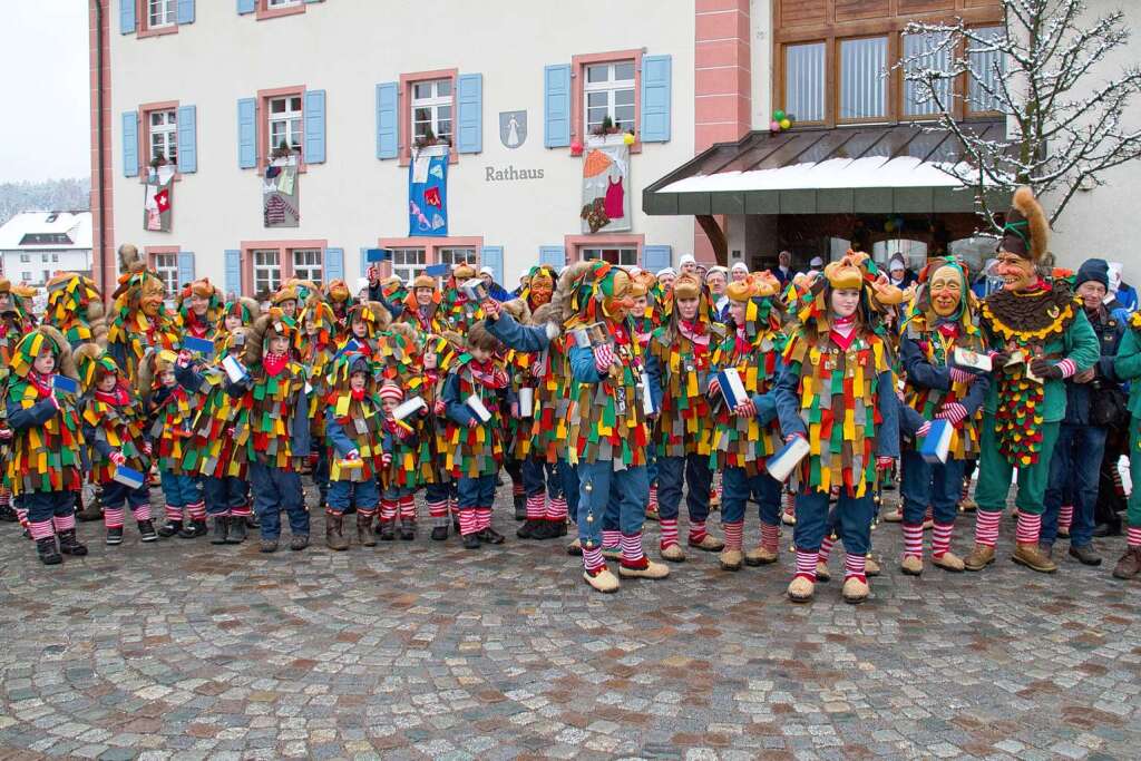 Die Galgenvgel waren beim Stellen des Narrenbaumes zahlreich vertreten