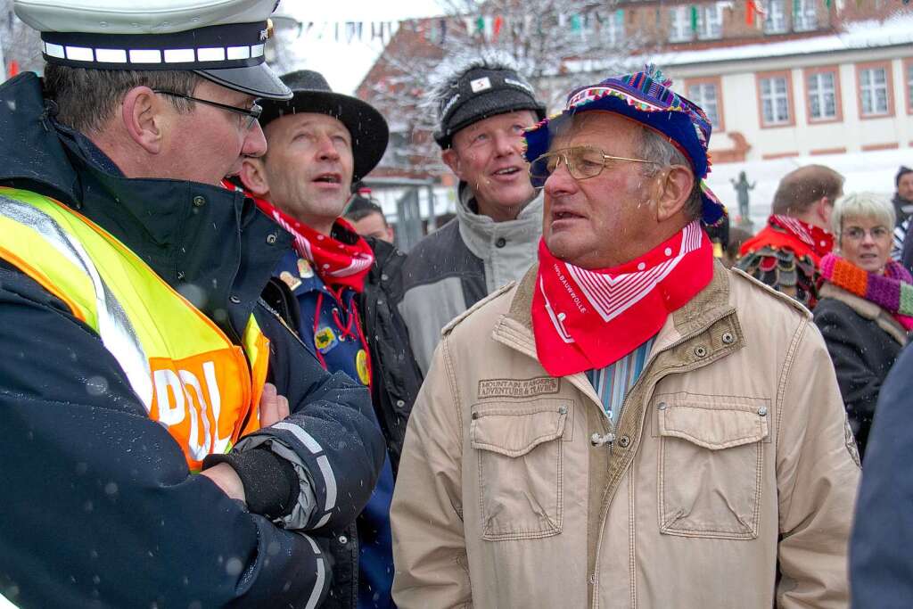 Postenchef Jochen Schuble, Brgermeister Christian Behringer, Ehrenbrger Erich Kiefer und Planer Gerhard Kaiser