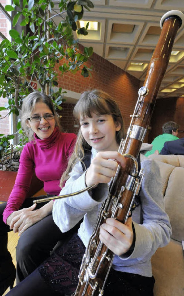 Marlien Frey mit ihrem  Fagott und ihr...20;-Wettbewerb in der Musikhochschule.  | Foto: m. bamberger