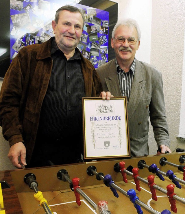 Peter Schiff (links) wurde vom Vorsitz...rkstahler, zum Ehrenmitglied ernannt.   | Foto: Wolfgang Knstle