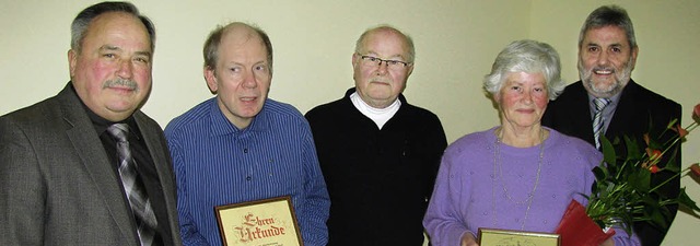 Fr ihre langjhrige Mitgliedschaft wu...Josef Vogt, rechts Roland Schlachter.   | Foto: Michael Gottstein