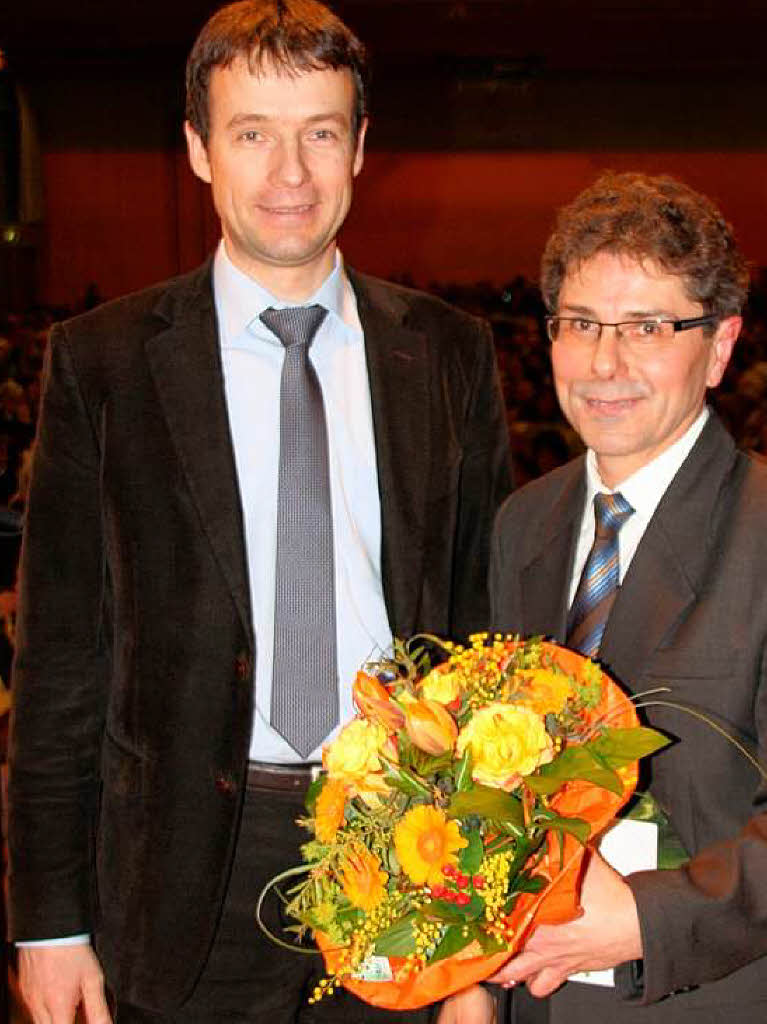 Kirchzartens Brgermeister Hall (links) gratulierte im Namen seiner Kollegen aus dem Dreisamtal