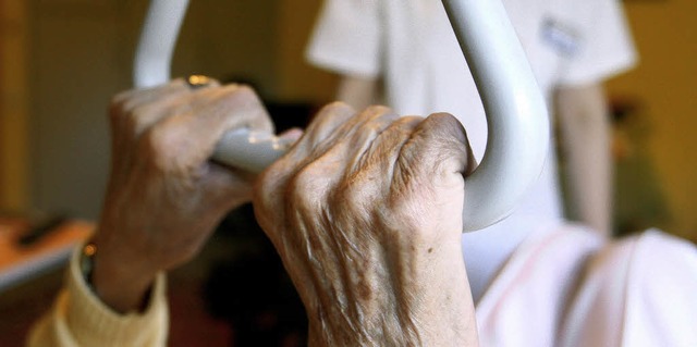 Die klassische Altenpflege verschiebt sich immer mehr in Richtung Demenz.   | Foto: dpa