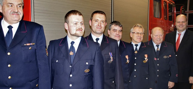 Ehrungen bei der Feuerwehr Rheinhausen...hmieder und Brgermeister Jrgen Louis  | Foto: Ilona Hge