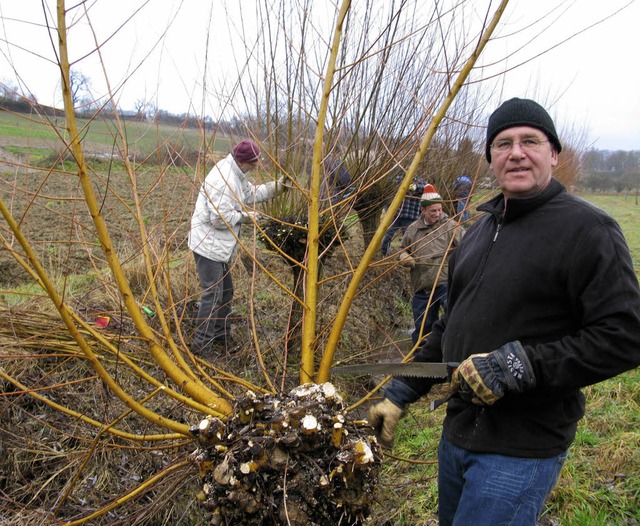 Die freiwilligen Helfer bei der Arbeit   | Foto: Dorothee Philipp