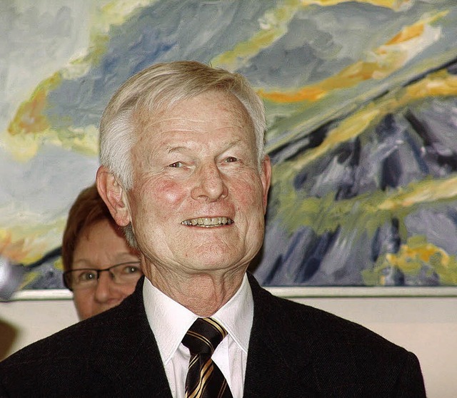 Wolfgang Neubert vor einem seiner Bild...in Schloss Bningen ausgestellt sind.   | Foto: kati wortelkamp