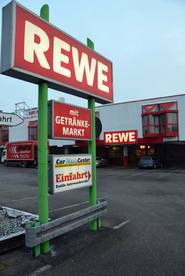 Der Rewe-Markt  &#8222;Am Elzdamm&#822...oll der neue Einkaufsmarkt entstehen.   | Foto: Gerhard Walser