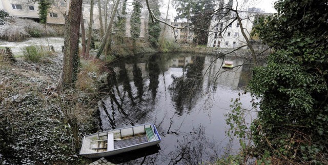 Die schwimmende Wasserzirkulationsanla...n. Auch davon profitieren die Fische.   | Foto: Ingo Schneider