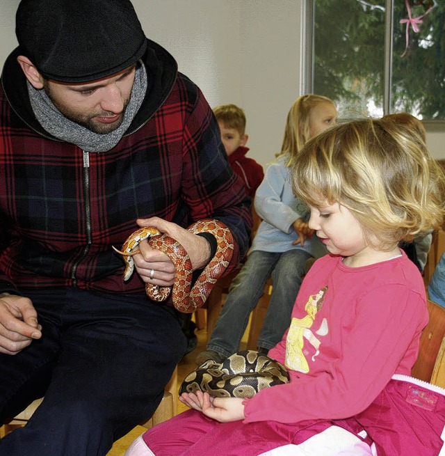 Lena hlt in ihren Hnden eine der  Sc...tagessttte Mahlberg mitgebracht hat.   | Foto: Michael Massson