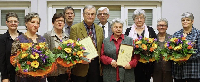 Ehrungen beim neuen katholischer Kirch...rigentin Ursula Ries und  Renate Hhn   | Foto: Adelbert Mutz