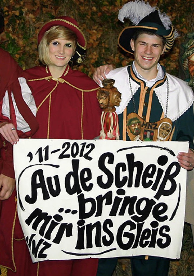 Burgvogt Simon I. und Burgfrulein Tan...m Motto der Hinterhager Fasnacht 2012.  | Foto: Rmmele