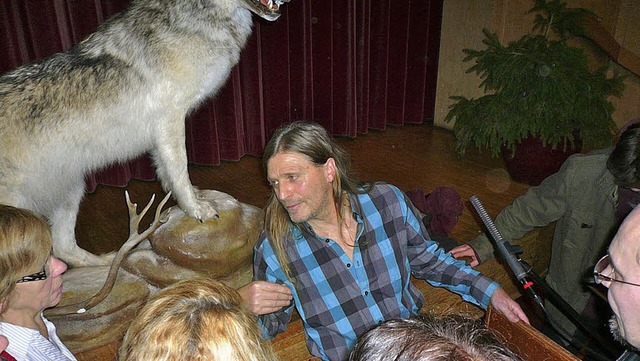 Sepp Herrmann faszinierte auch in Elzach mehrere hundert Besucher.   | Foto: Matthias Hirschbolz