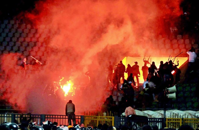 Im Stadion von Port Said eskalierte am...alt. Dutzende Menschen wurden gettet.  | Foto: dpa