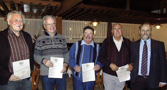 Die Geehrten Adolf Schlachter (von lin...rger mit dem Vorsitzenden Rainer Lber  | Foto: Heinz Vollmar