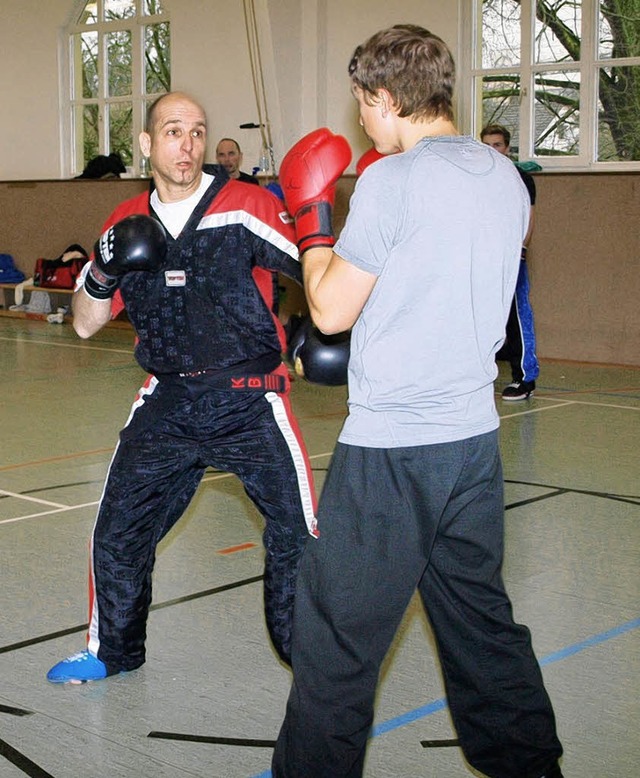 Kickboxen und Taebo trainierten die Grenzacher Kampfsportler mit Marc Bonar.   | Foto: Albert Greiner