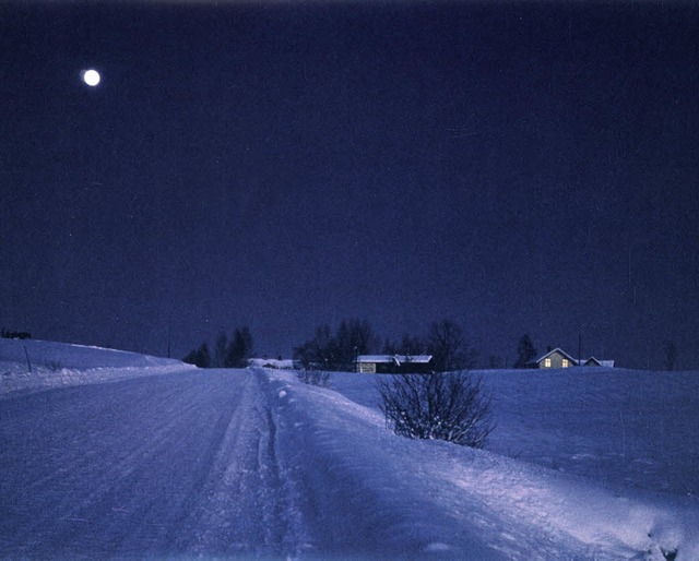 Blauer Frost im Mondschein: &#8222;Winternacht, nahe Lillehammer, 1953&#8220;   | Foto: Ernst Schwitters (Hatje Cantz)