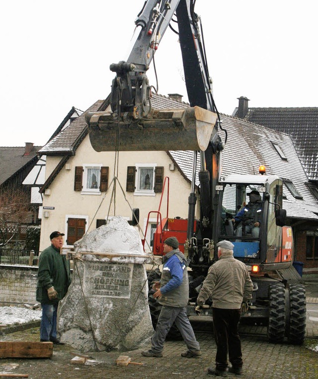 Beginn des Atomkraft-Protests: Mit ein...der Jahrestag  in Weisweil gewrdigt.   | Foto: Ilona Hge