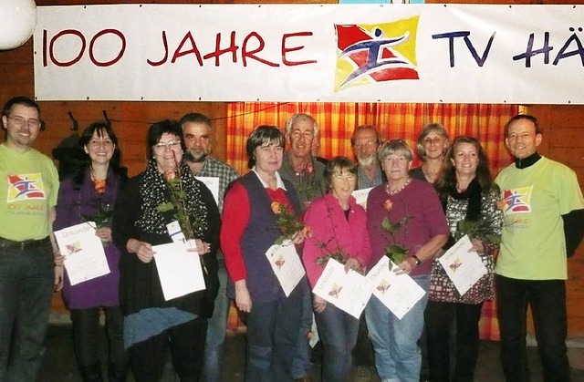 Ehrungen beim TV Hgelberg (von links)... und Vorsitzender  Guido Leyendecker.   | Foto: Privat