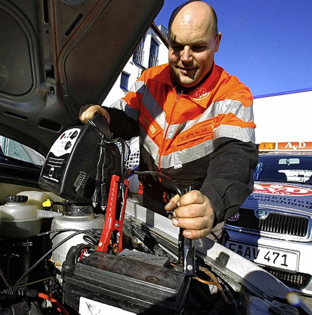 Starthilfe brauchen viele Autobatterien.   | Foto: Marcus Fhrer/dpa