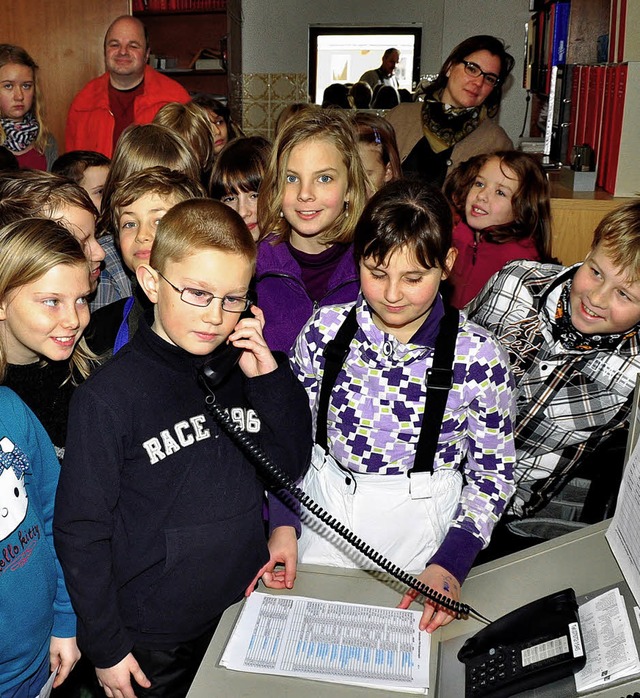 Tim Whlert durfte telefonisch einen a... der Schule bei der Leitstelle melden.  | Foto: Stefan Pichler