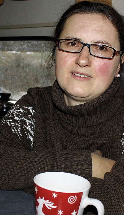 Gegen die Winterklte hilft heier Tee: Barbara Domberger in ihrem Campingbus   | Foto: Schmidt
