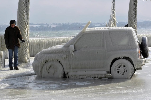 Gefrierschrank Europa: Auch am Genfer See in der Schweiz ist es frostig.  | Foto: dpa