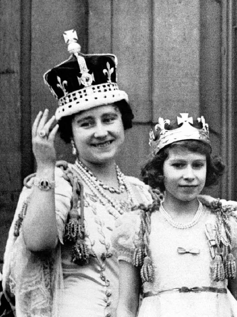 Prinzessin Elizabeth mit ihrer Mutter bei der Krnung ihres Vaters im Mai 1937