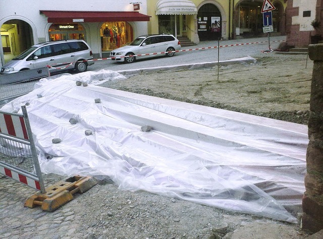 Die Stufen fr die neue Terrasse des C... sollen im April abgeschlossen werden.  | Foto: Martin Wendel