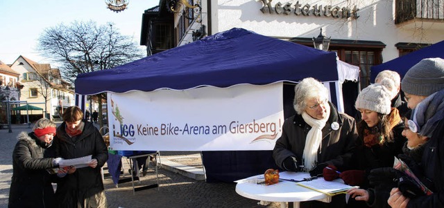 Trotz klirrender Klte trugen sich am ...egen die Bike-Arena am Giersberg ein.   | Foto: Andreas Peikert