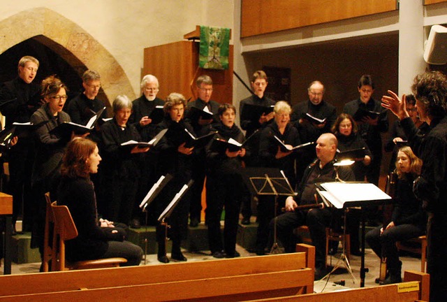 Der Bezirkschor Cantate Dekanate unter der Leitung von Jrn Bartels  | Foto: Hans Jrgen Kugler