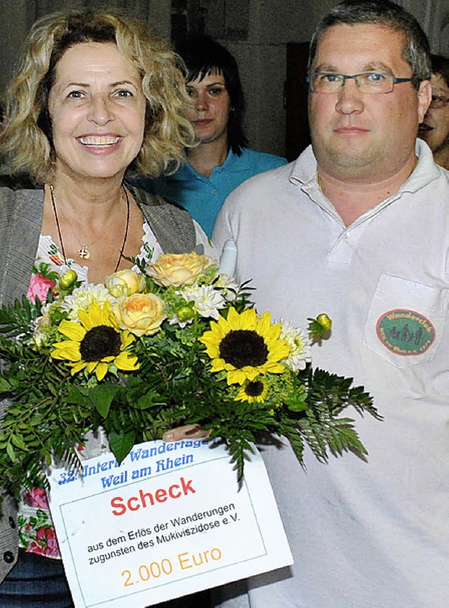 Thomas Gieler konnte zum Wandertag  2011 Michaela May als Ehrengast begrten.   | Foto: Sedlak