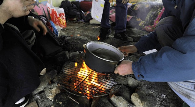 Obdachlose: Suppe kochen unter einer Brcke   | Foto: Ingo Schneider