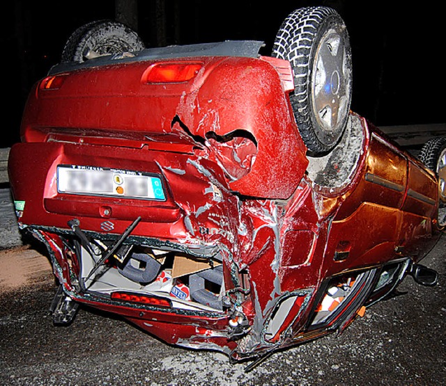 Verletzt wurde ein Autofahrer beim be...ines Wagens auf der B317 bei Titisee.   | Foto: Kamera24