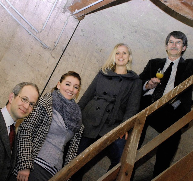 Auf der Treppe zum Schillerturm, dem W...nhard und Schulleiter Manfred Keller.   | Foto: ges