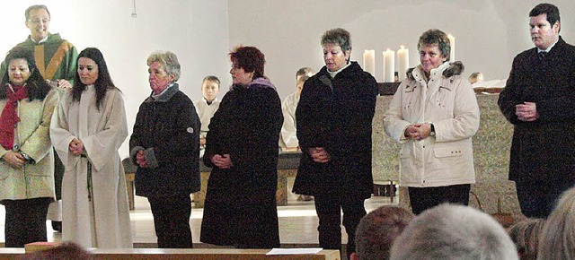 Zum Ende der Messe wurden die neuen Wortgottesfeier-Leiter beauftragt  | Foto: Karin Stckl-Steinebrunner