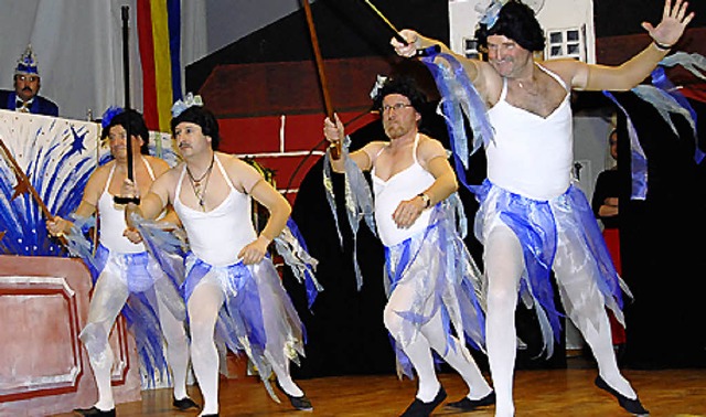 Wieder dabei:  Ballett aus Mitgliedern des Stadtrats.   | Foto: Ergellet