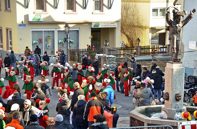 Die Kinderfasnet auf dem Brenplatz l...immer einen Schuttig mehr als bisher.   | Foto: Bernd Fackler