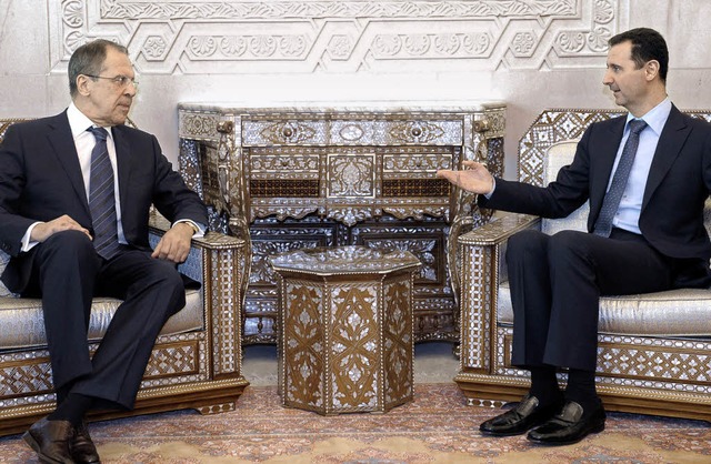Ein international umstrittenes Treffen...wrow (l.) und Syriens Prsident Assad.  | Foto: afp