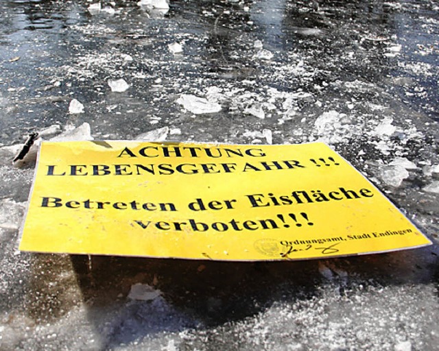 Achtung Lebensgefahr. Eisflche betreten verboten.  | Foto: Hans-Peter Ziesmer