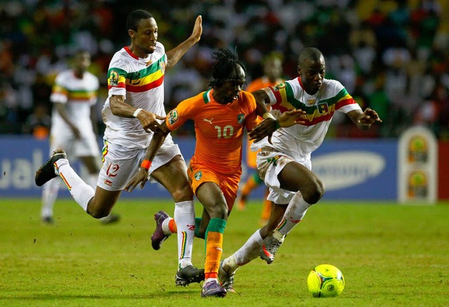 Matchwinner: Gervinho (Mitte) schoss d...bfinale des Afrika Cup mit 1:0 schlug.  | Foto: dapd