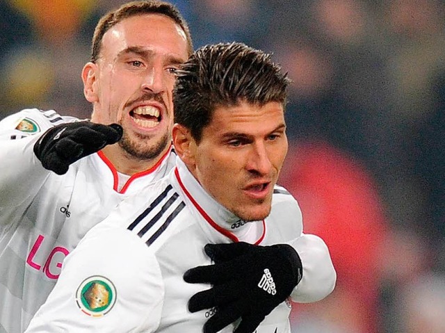 Die Bayern-Torschtzen unter sich: Fra...e das 1:0,  Mario Gomez traf zum 2:0.   | Foto: dapd