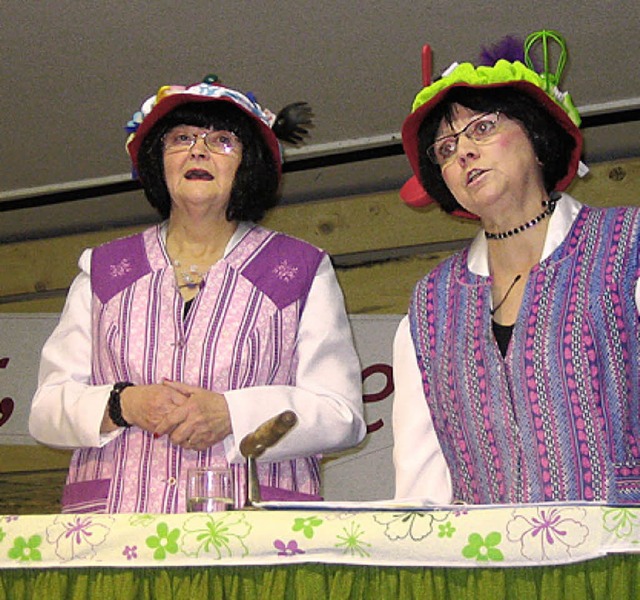 Zwei Hausfrauen: Annerose Saumer (links) und  Christa Jger   | Foto: vdo