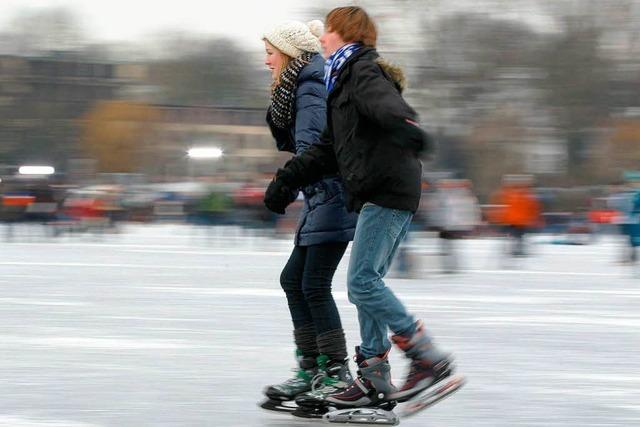 Eisparties in Hamburg und Hannover – Schneechaos auf dem Balkan